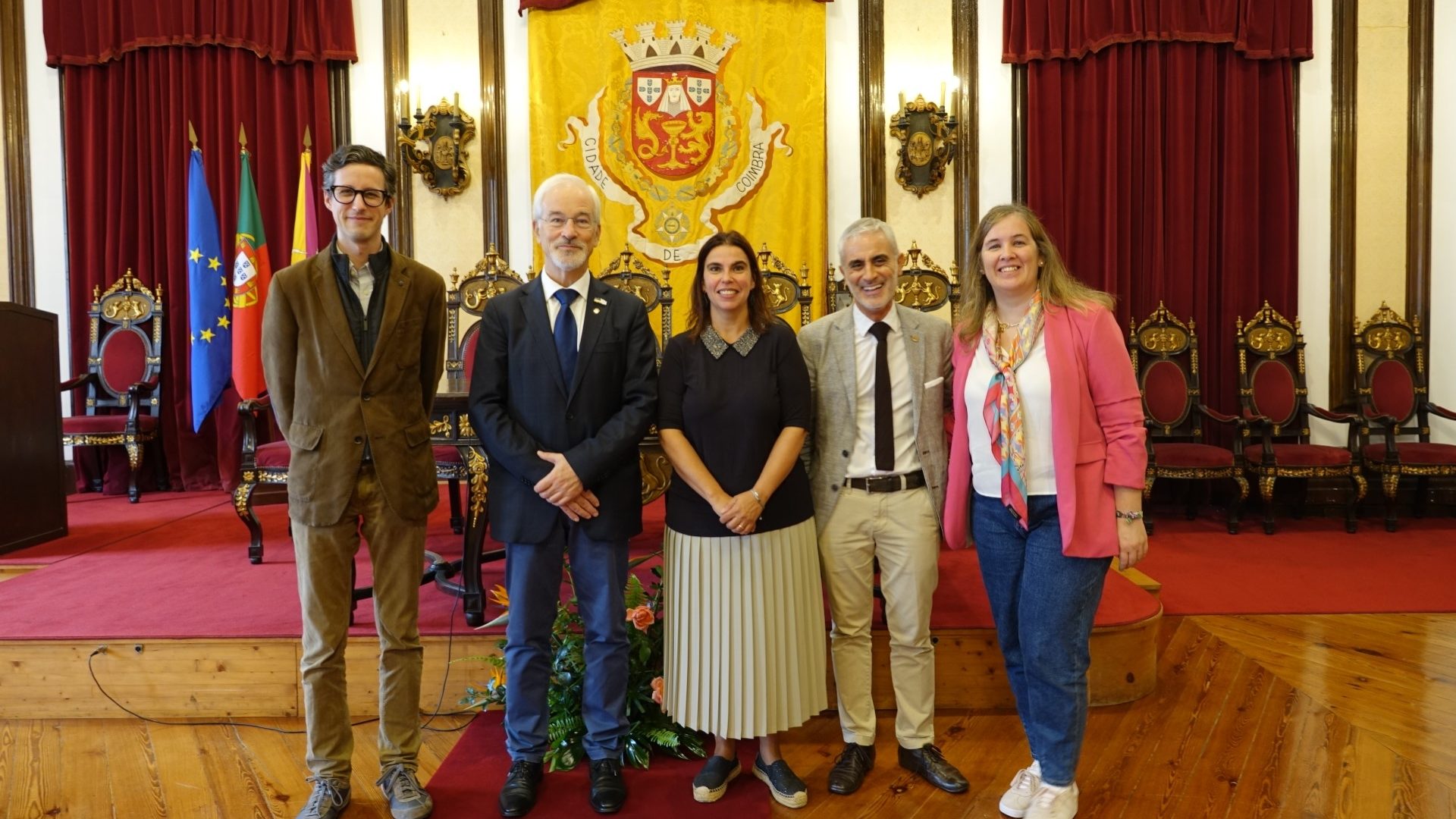 Câmara assina protocolos de apoio social com Olhar 21, APAV e Saúde em Português