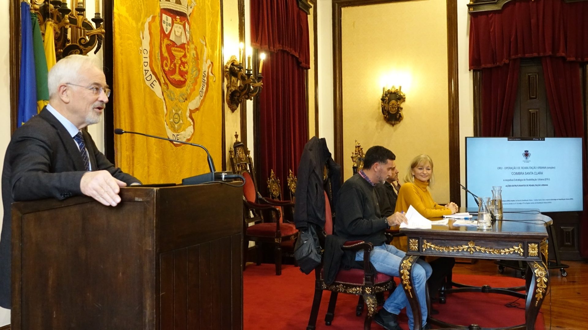 CM de Coimbra debateu publicamente plano de reabilitação urbana de Santa Clara
