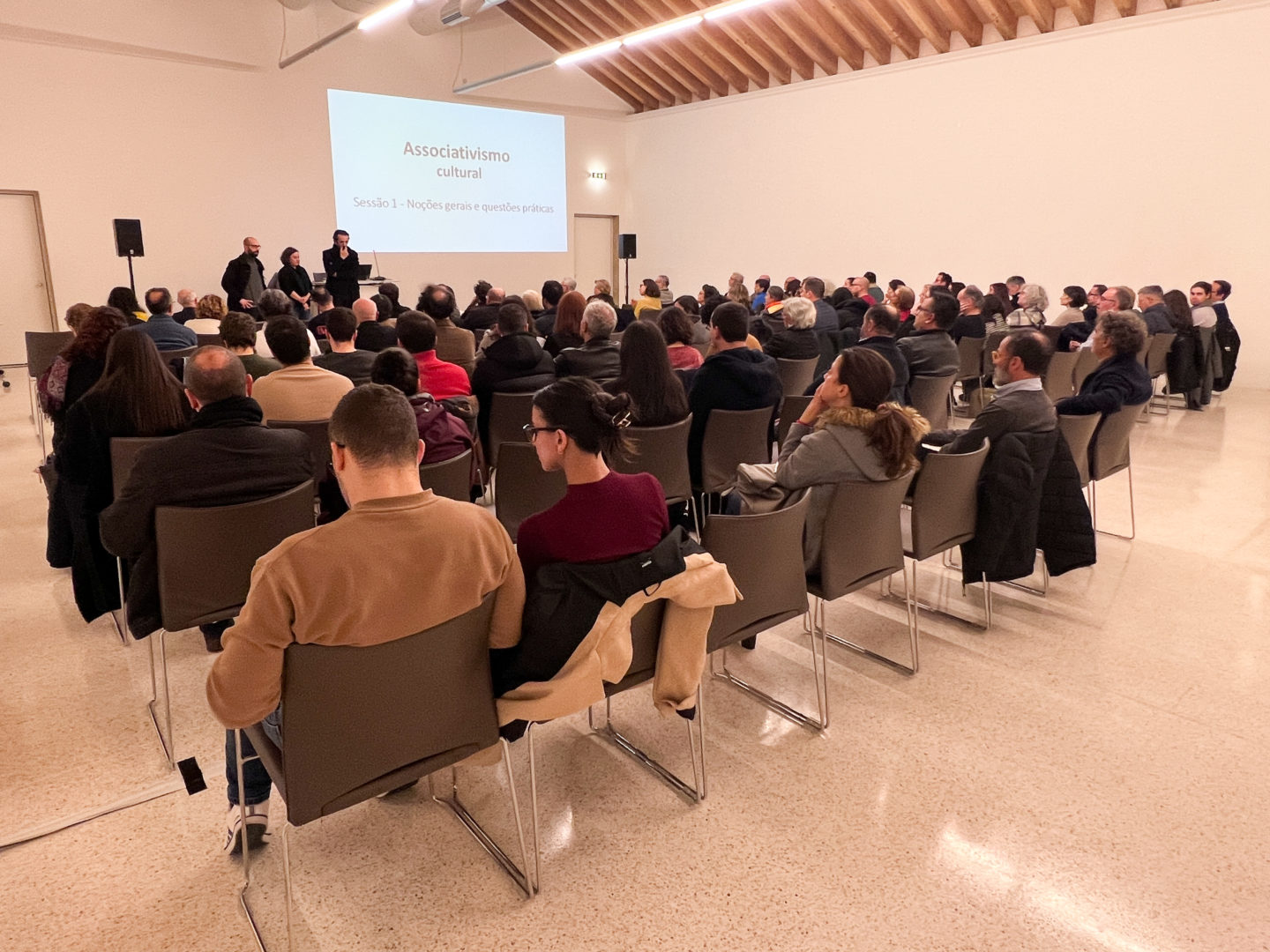 Programa de capacitação na área do associativismo cultural arrancou com duas centenas de participantes