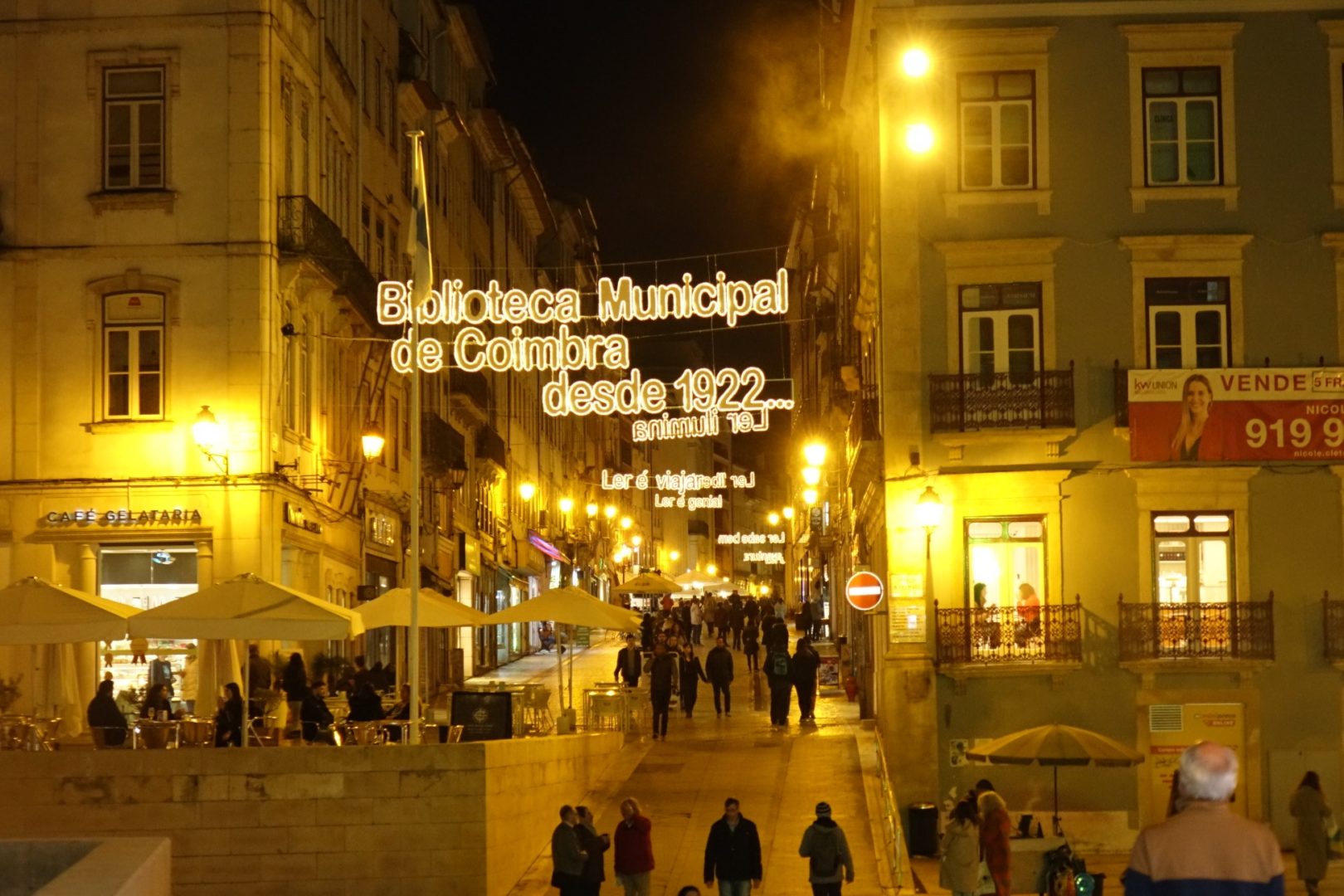 Visconde da Luz e Ferreira Borges iluminadas com 11 frases de valorização da leitura