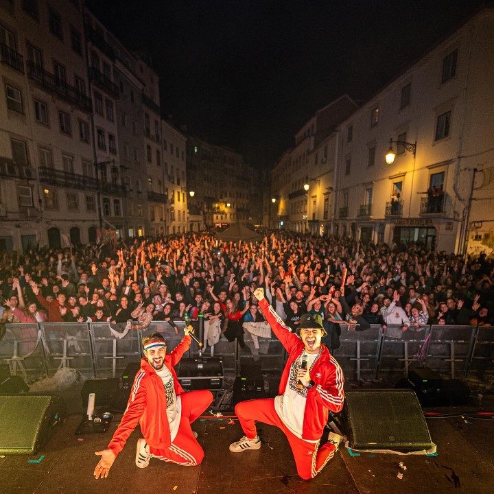 E079F4FC-3360-4CB7-B2A7-7596900235AF (Custom)