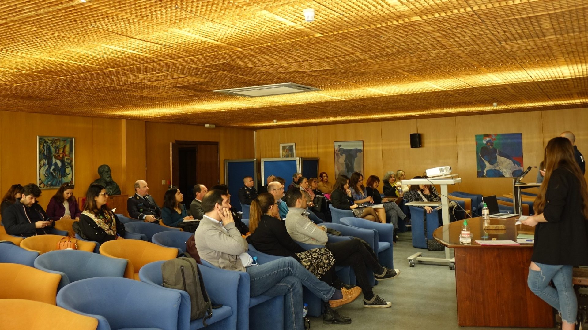 Rede Regional de Apoio e Proteção a Vítimas de Tráfico de Seres Humanos reunida na Casa da Cultura