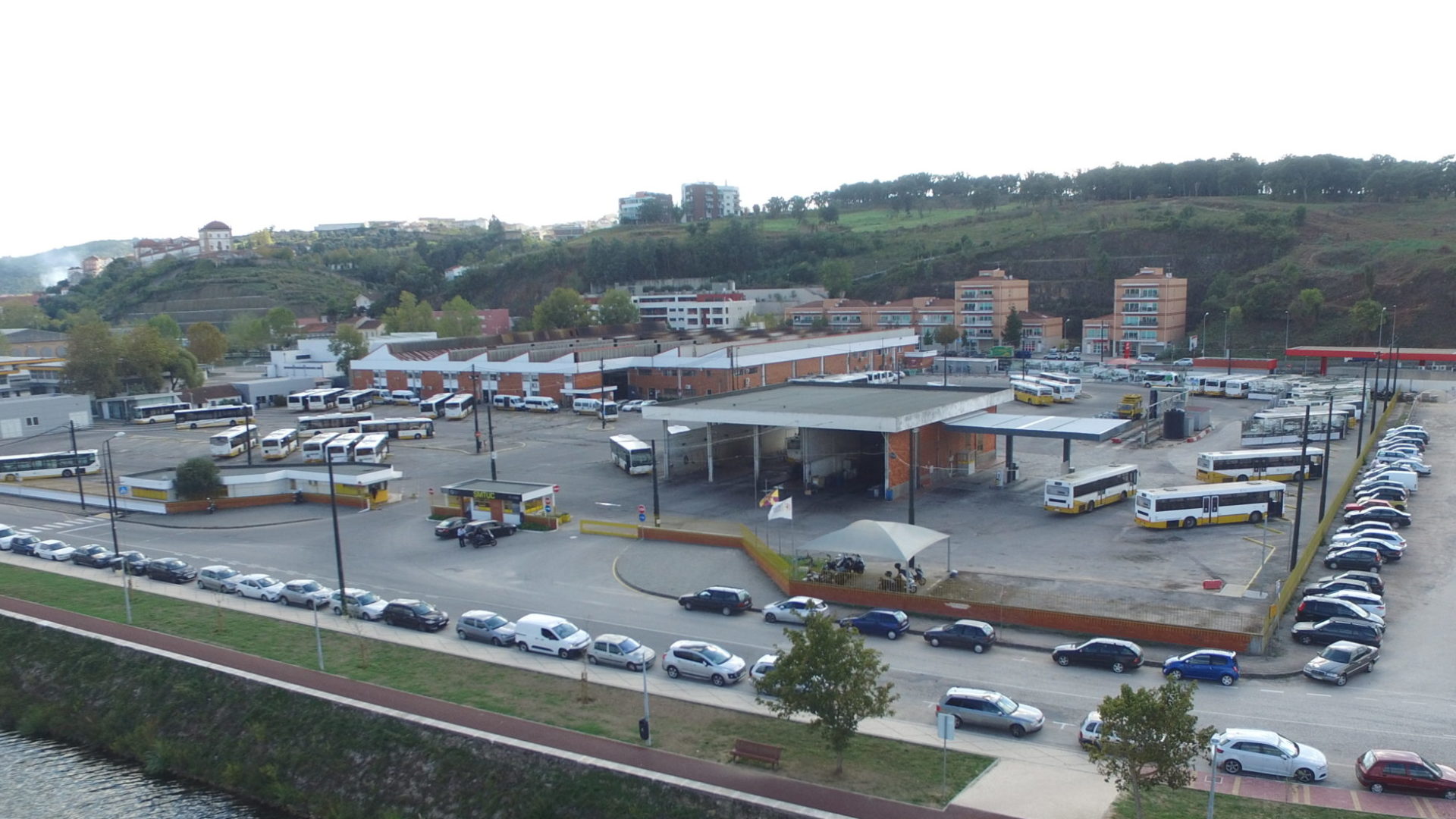 SMTUC alugam seis autocarros seminovos para os próximos cinco meses