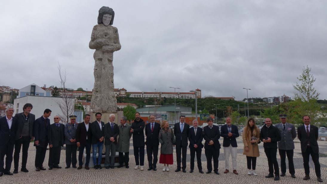 Nova escultura de D. Afonso Henriques apresentada em Coimbra