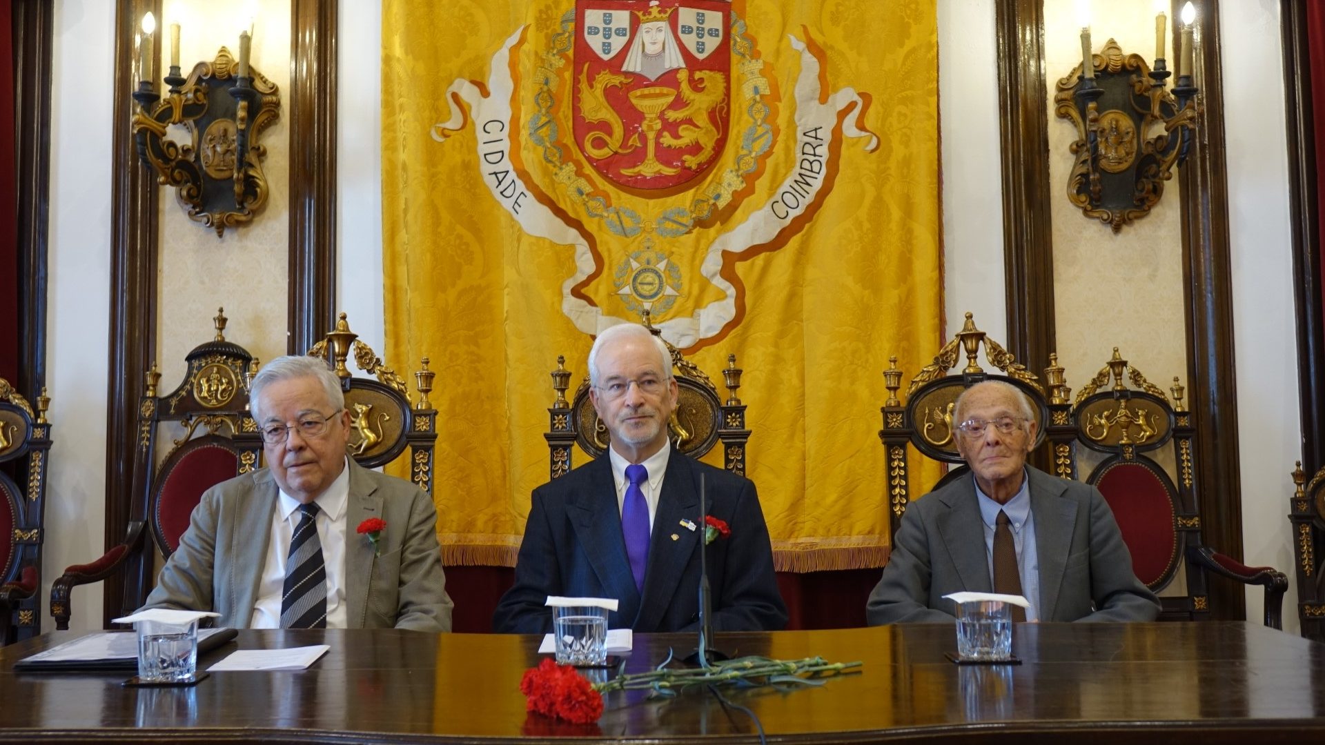 CM de Coimbra vai ter comissão para preparar os 50 anos do 25 de Abril