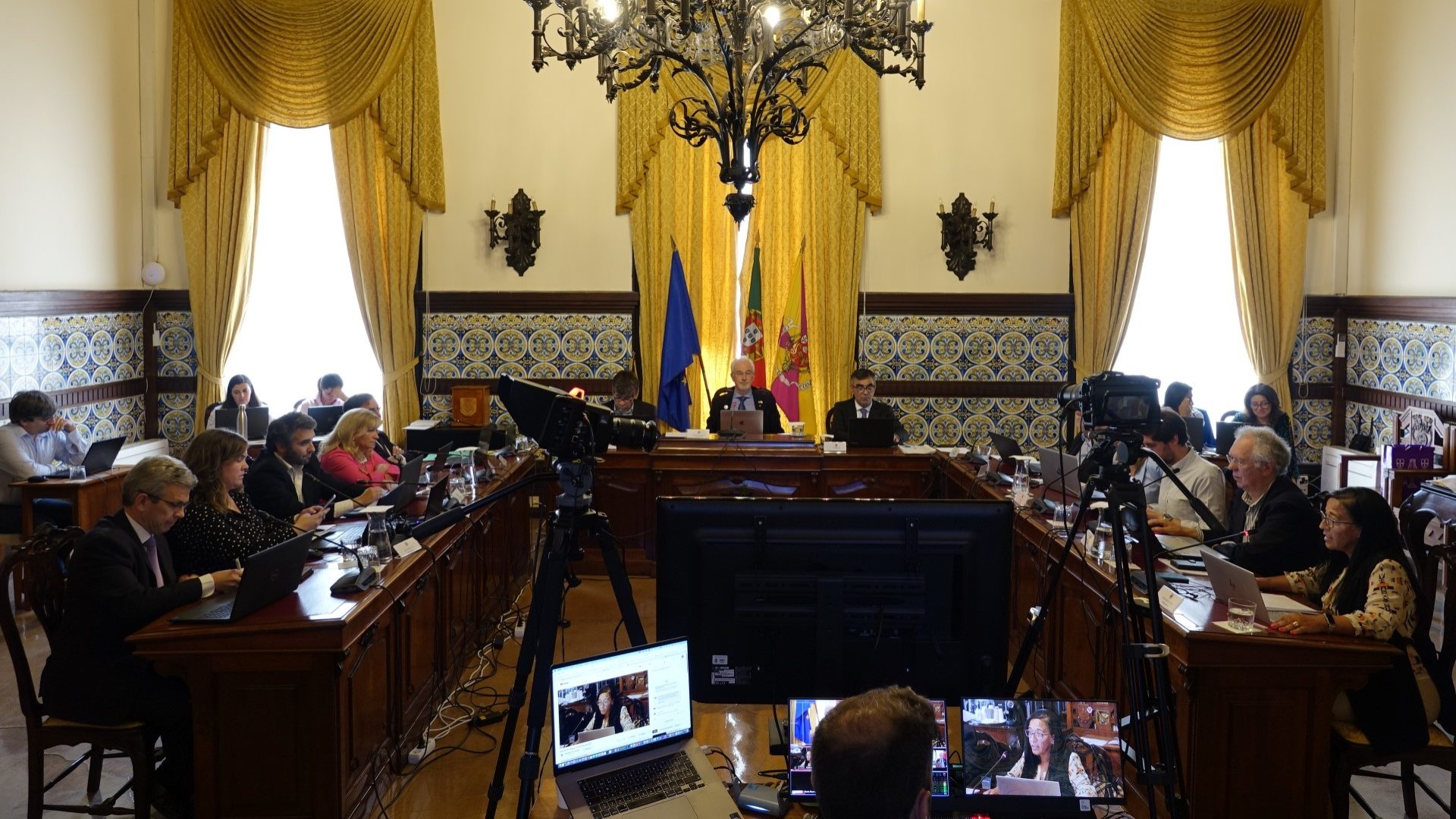 Câmara de Coimbra procura agilizar processos urgentes de apoio social