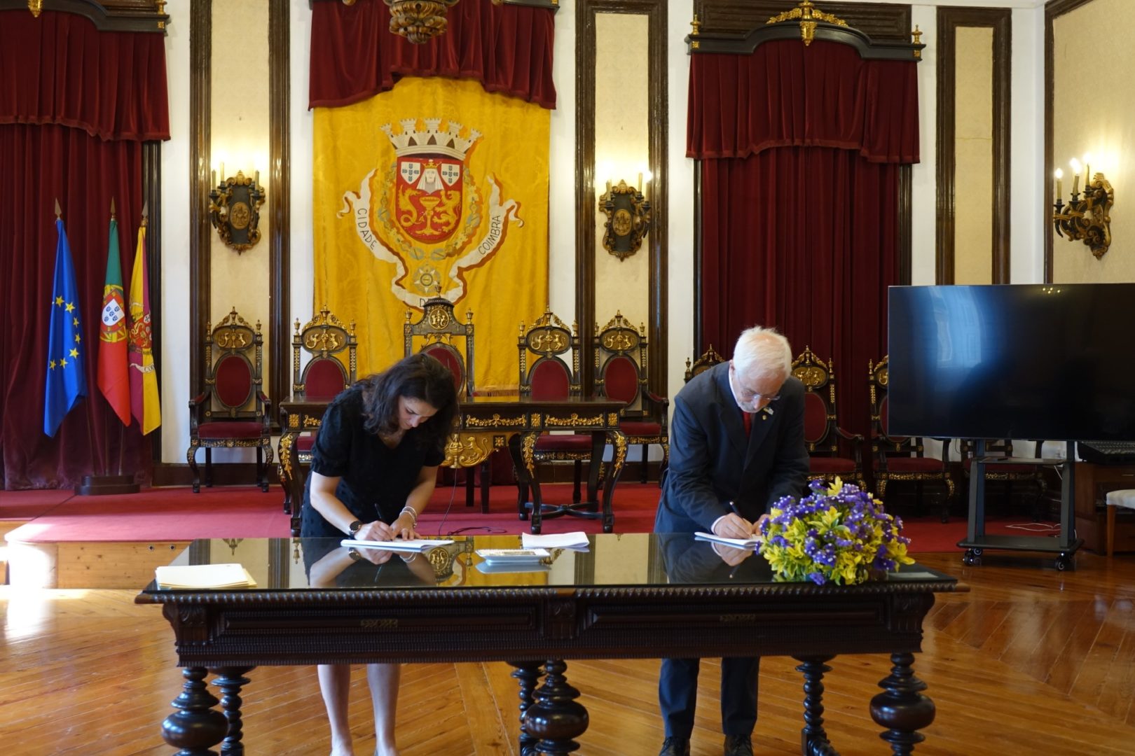 CM de Coimbra e Ordem dos Psicólogos assinam protocolo para avaliar riscos psicossociais dos funcionários da autarquia