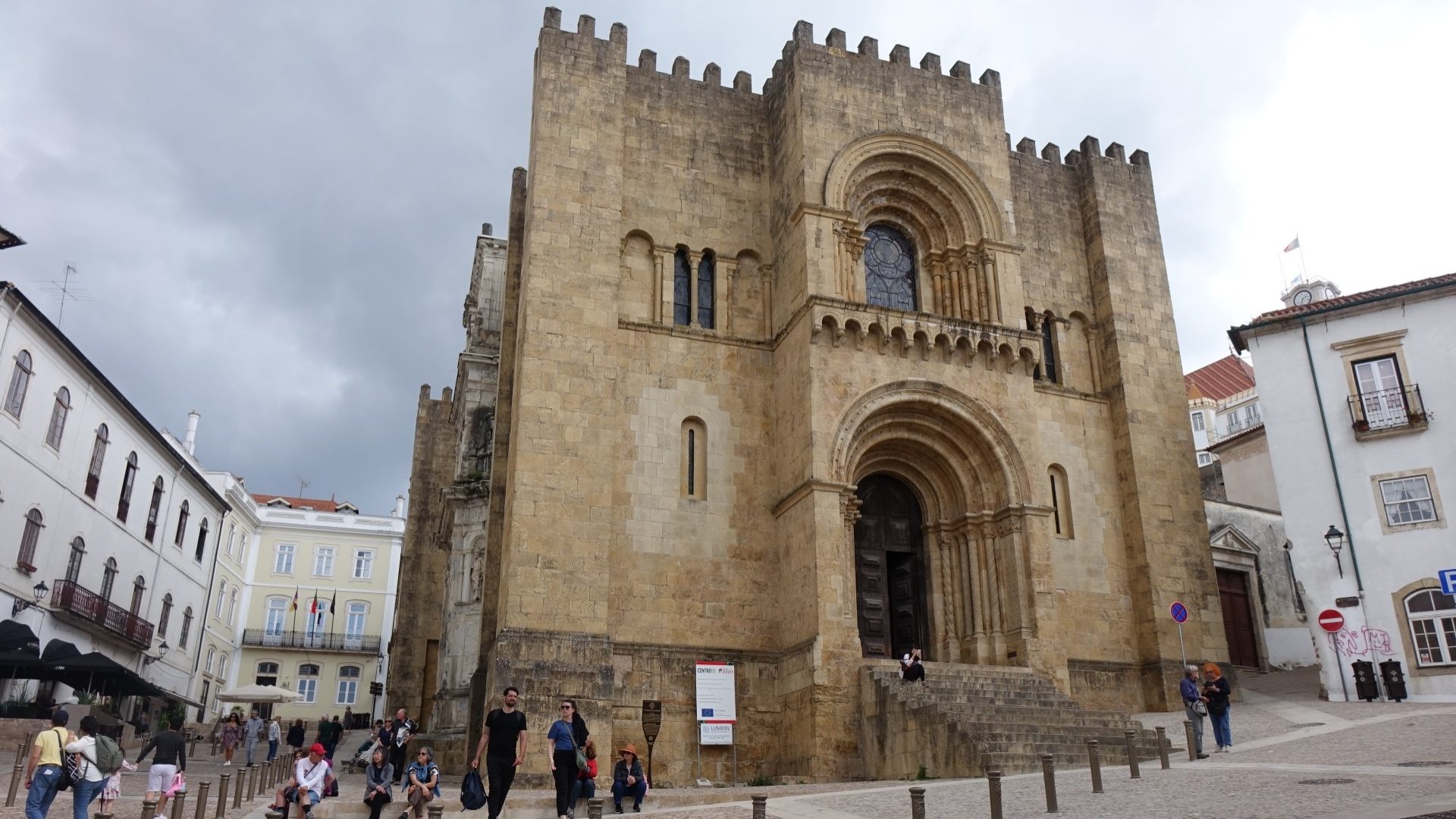 Concluídas obras de requalificação do Largo da Sé Velha