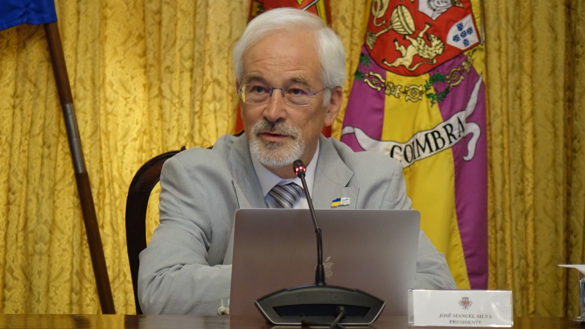 Autarca de Coimbra acusa Governo de ter “relação de desconfiança” com as Câmaras
