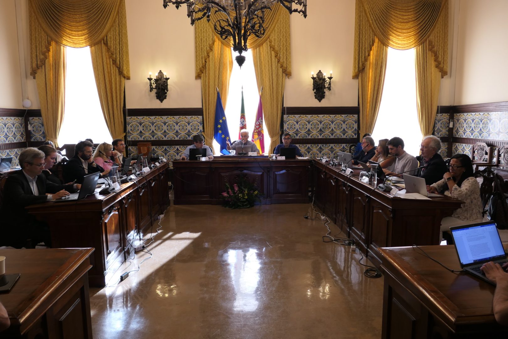 CM de Coimbra aprova contratação de empréstimo de médio e longo prazo