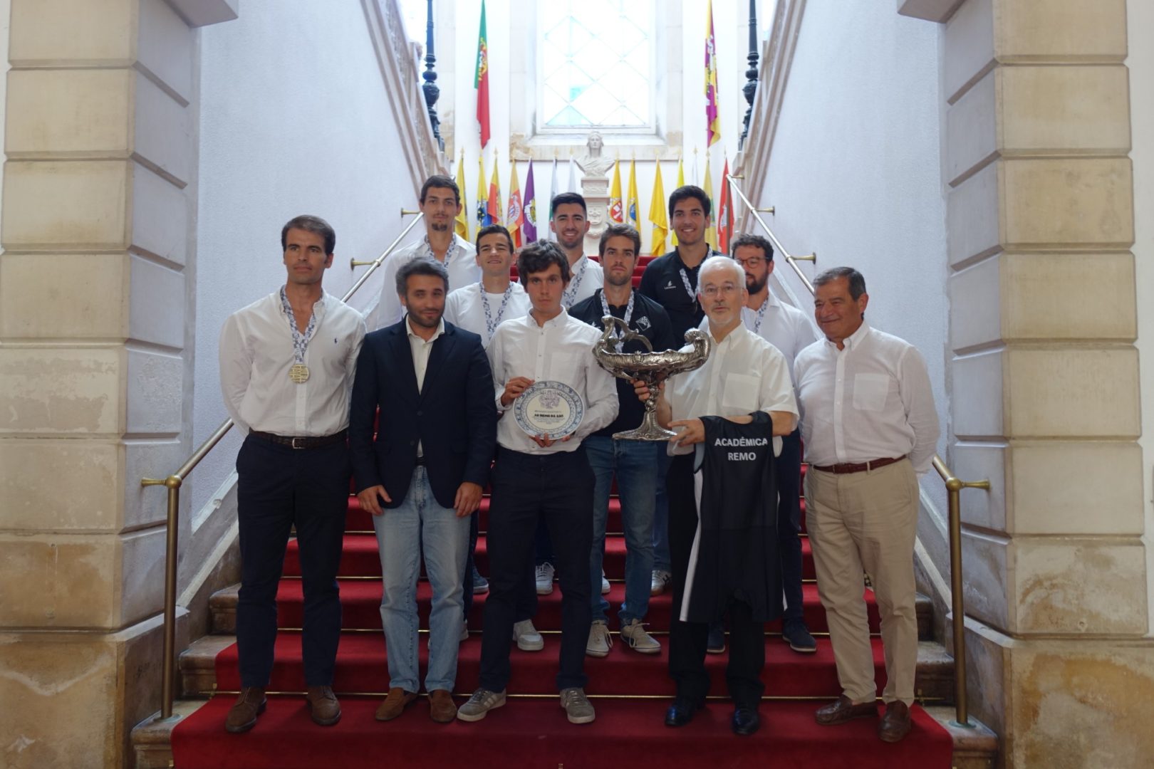 Equipa de remo da AAC recebida na CM de Coimbra após conquista da Taça Lisboa