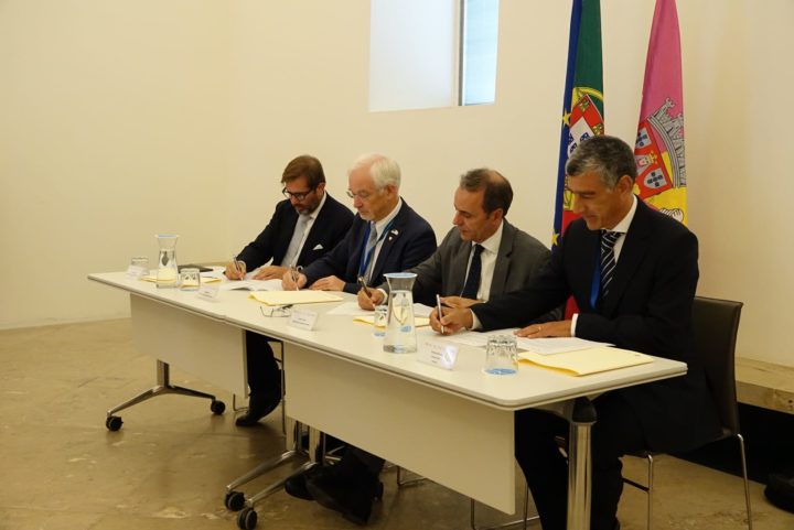 AssinaturaProtocolo_IBM_CMCoimbra_UC_Softinsa