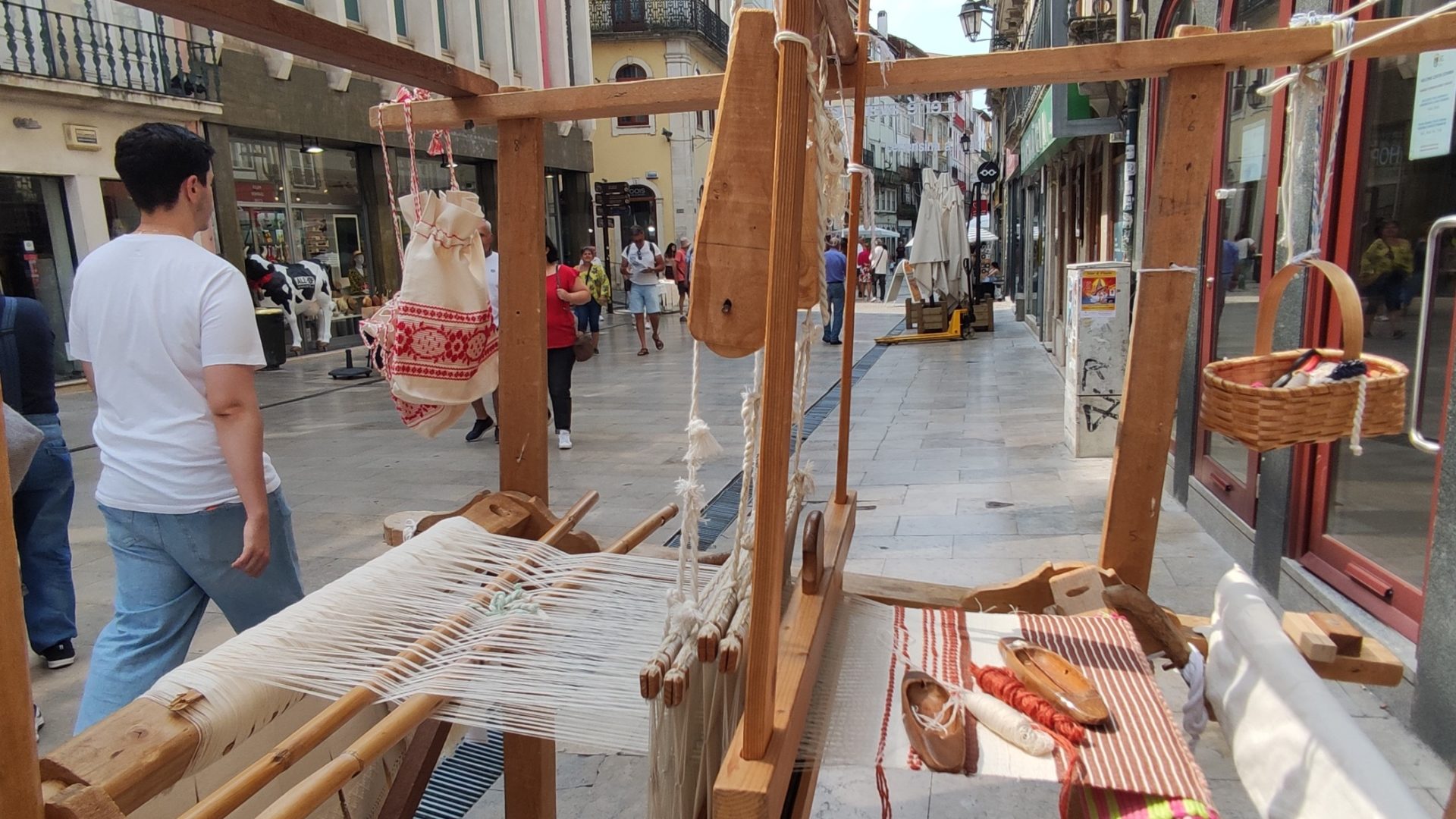 Baixa de Coimbra vai ter espaço dedicado à Tecelagem de Almalaguês com tear ao vivo