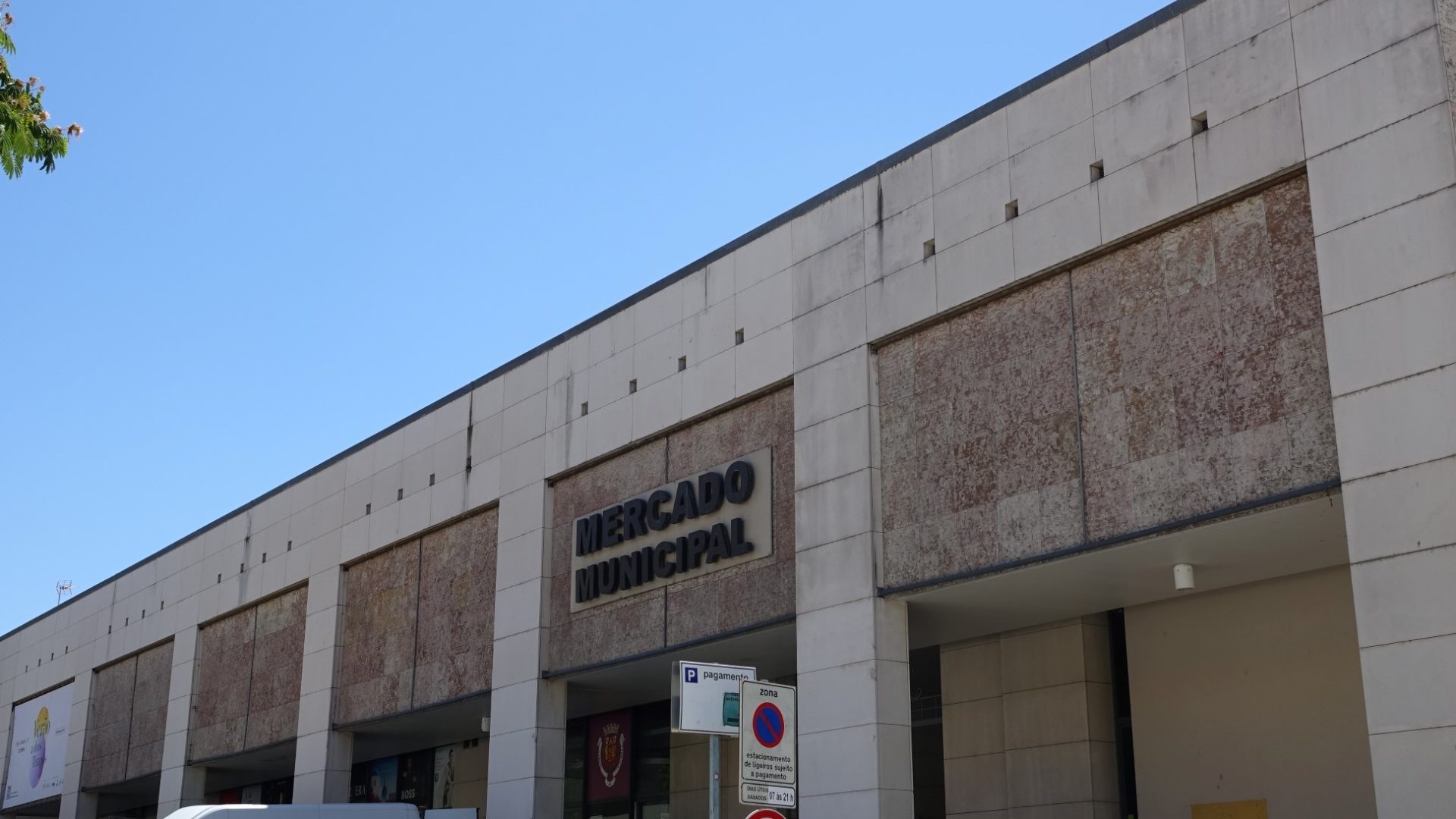 Parques de estacionamento do Mercado Municipal D. Pedro V com novo sistema de gestão a partir de 2ª feira