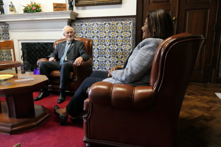 Cônsul de Angola 4 (Personalizar)