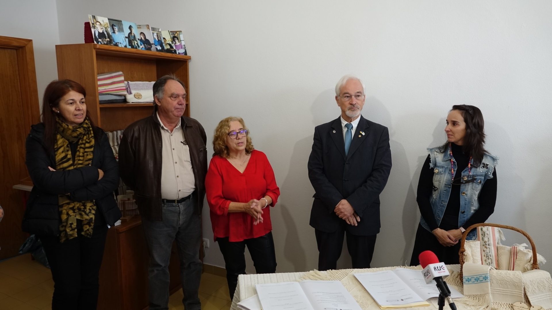 Tecelagem de Almalaguês ganha montra na Baixa de Coimbra para divulgar e produzir a sua arte