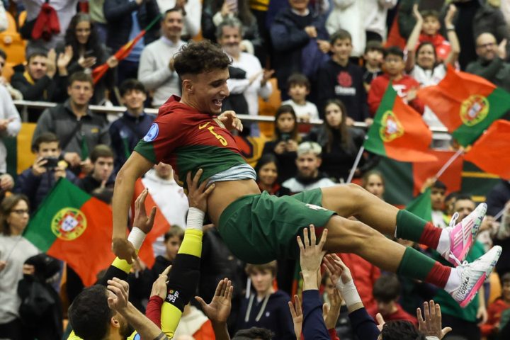 01012000-1F7A4083 (Custom)