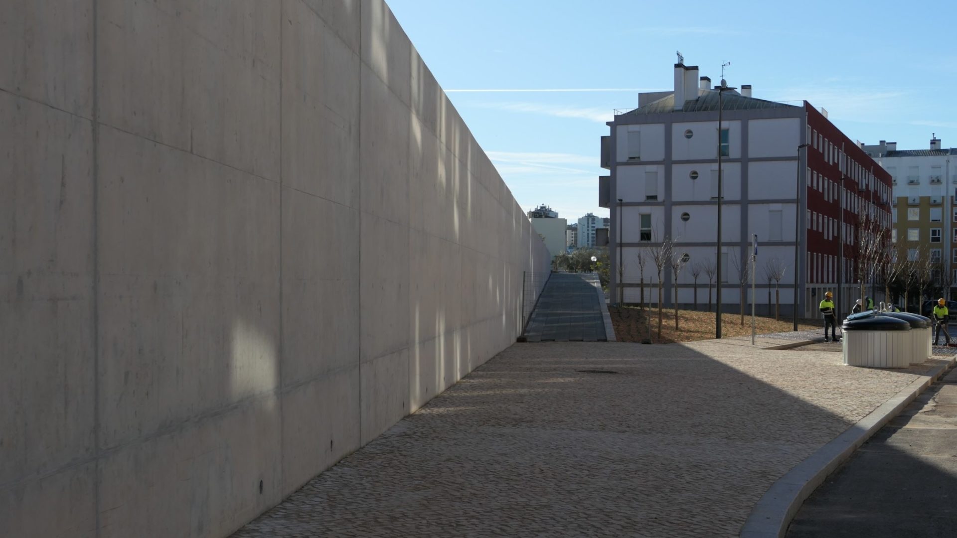 Espaço público pedonal da Rua António Bentes reabriu hoje para utilização da população
