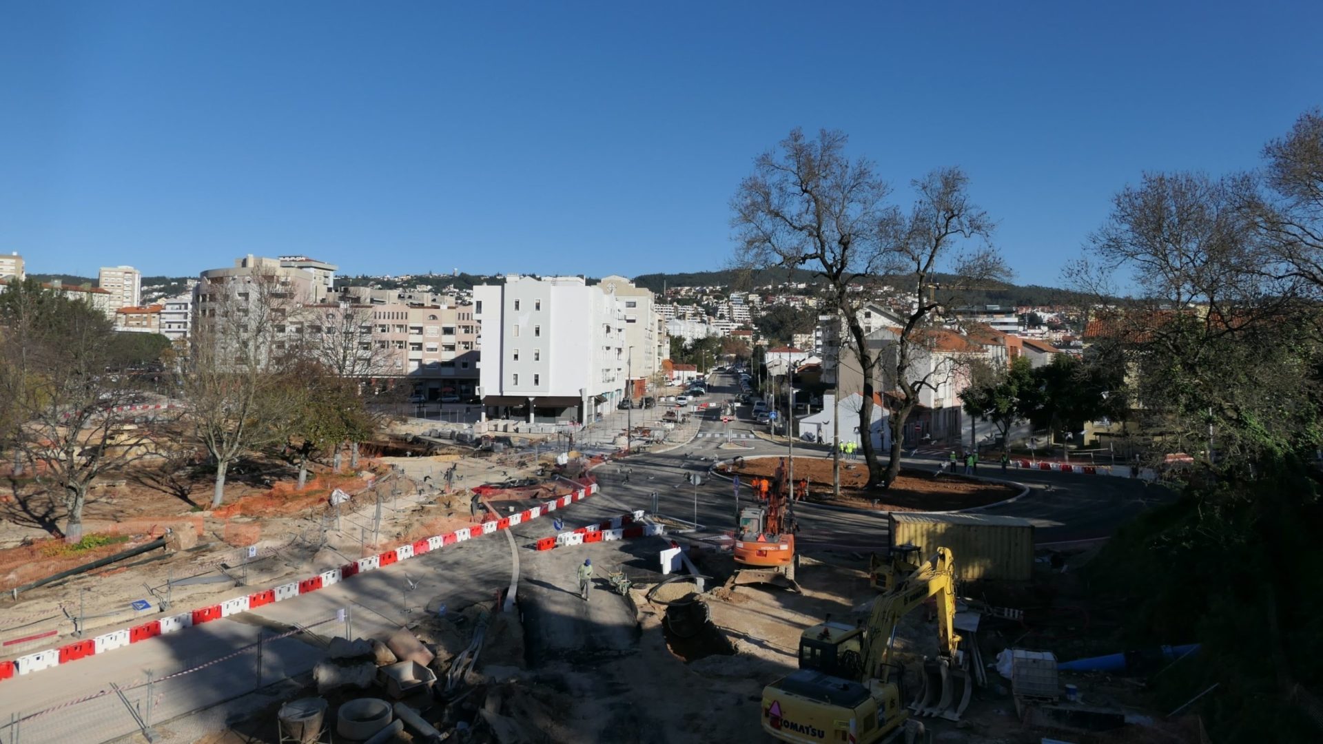 Circulação rodoviária na Rua do Brasil, na zona do Calhabé, reabriu hoje