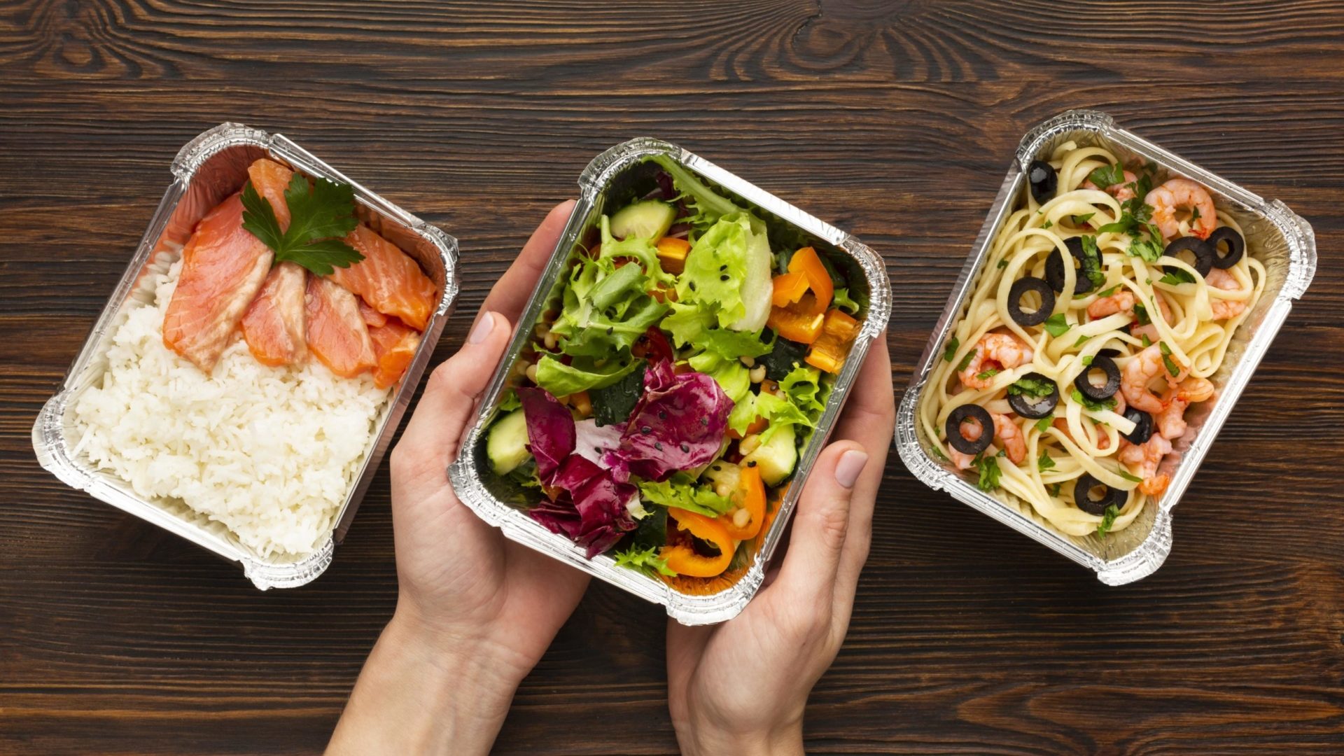 “Uma mesa para os avós” fornece refeições ao fim de semana à população sénior do Centro Histórico