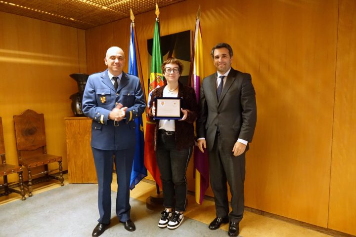 DSC05420 (Custom)-001