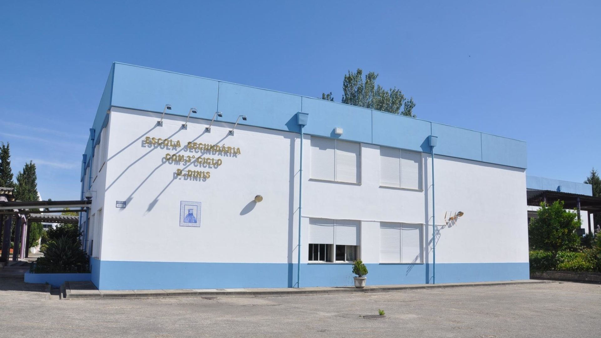 Protocolos Educativos de Intervenção Prioritária com Escola Dom Dinis e Agrupamento Rainha Santa Isabel