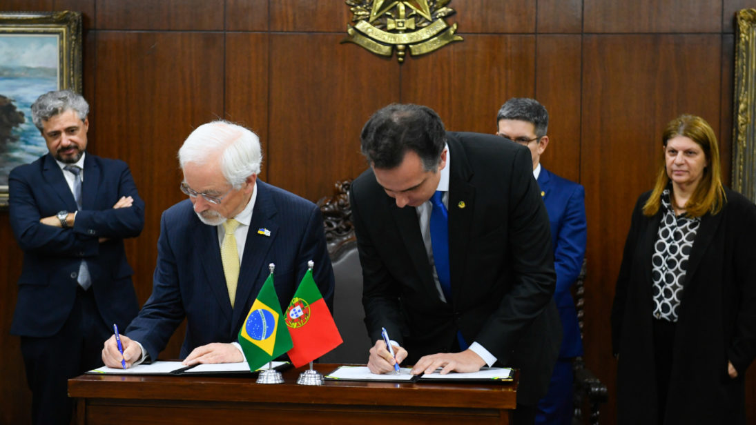 CM de Coimbra assina Acordo de Cooperação internacional no Senado Federal do Brasil