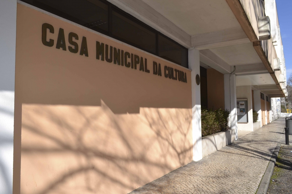 Jornalista Miguel Carvalho fala de “Quando Portugal ardeu” 2ª feira na Casa Municipal da Cultura