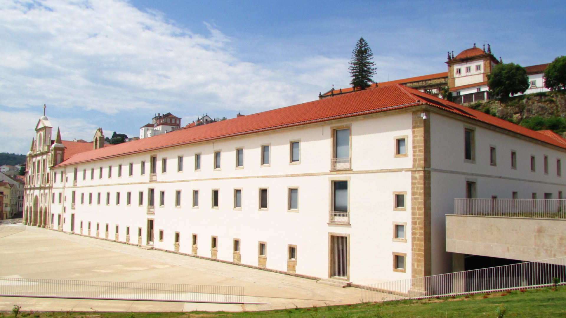 Exposição “Dançar um corpo de sons” de João Bento inaugura amanhã no Convento São Francisco