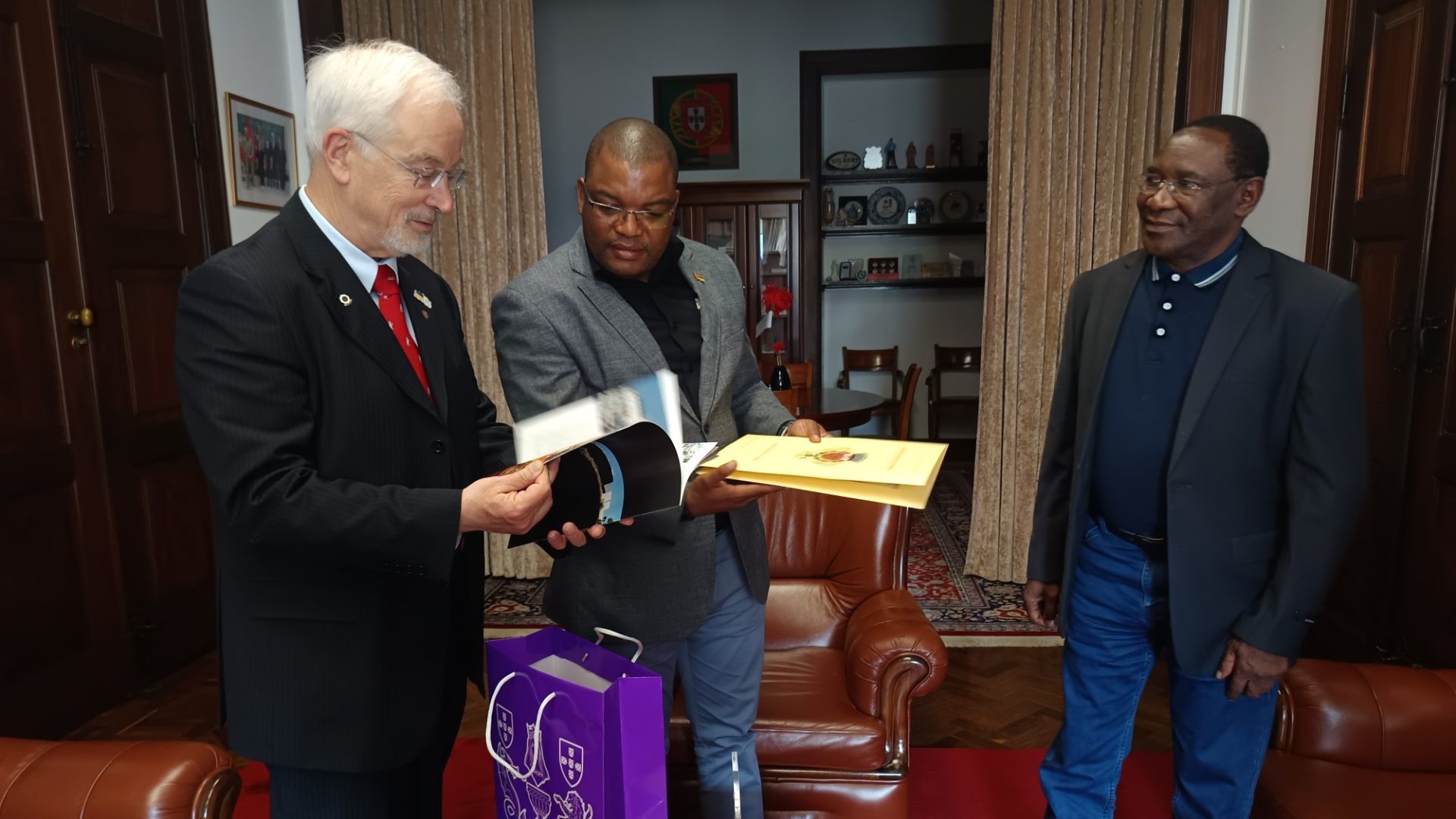 Presidente da Câmara recebe presidente do Conselho Municipal da Ilha de Moçambique