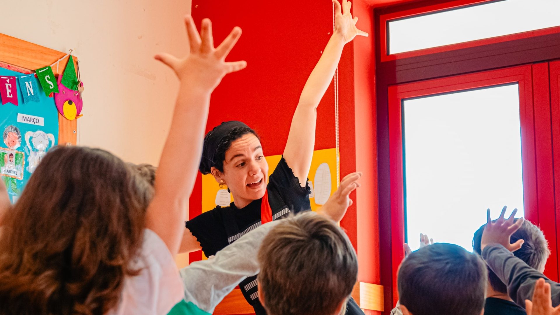 Projeto Mil Pássaros envolveu 1.000 crianças e vai expor os seus trabalhos no Convento São Francisco