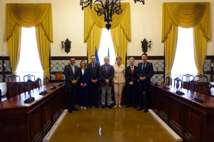 Receção à embaixadora da Alemanha 1 (Personalizar)