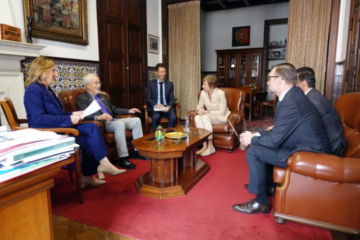 Receção à embaixadora da Alemanha 2 (Personalizar)