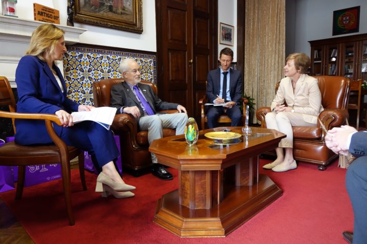 Receção à embaixadora da Alemanha 3 (Personalizar)