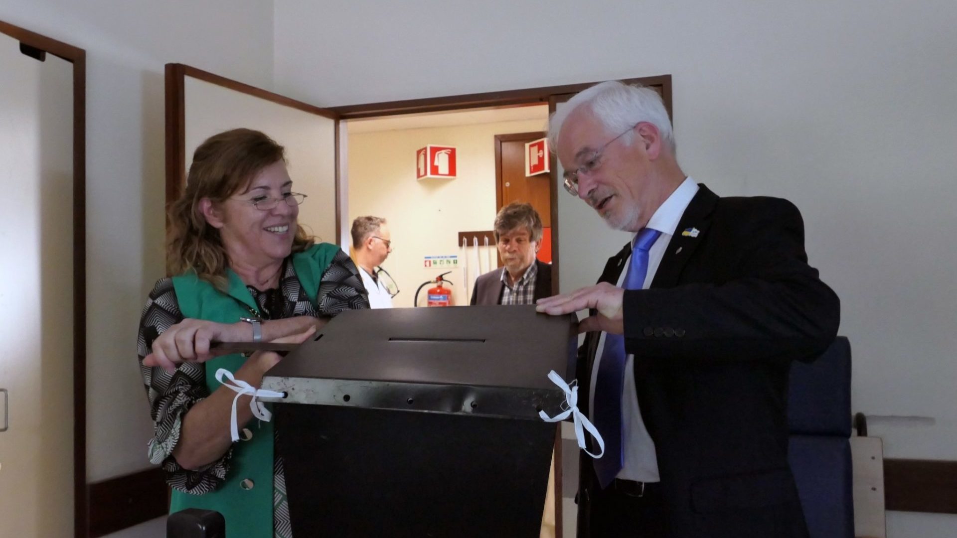 Voto antecipado para as Europeias decorre este domingo na Escola Secundária Avelar Brotero