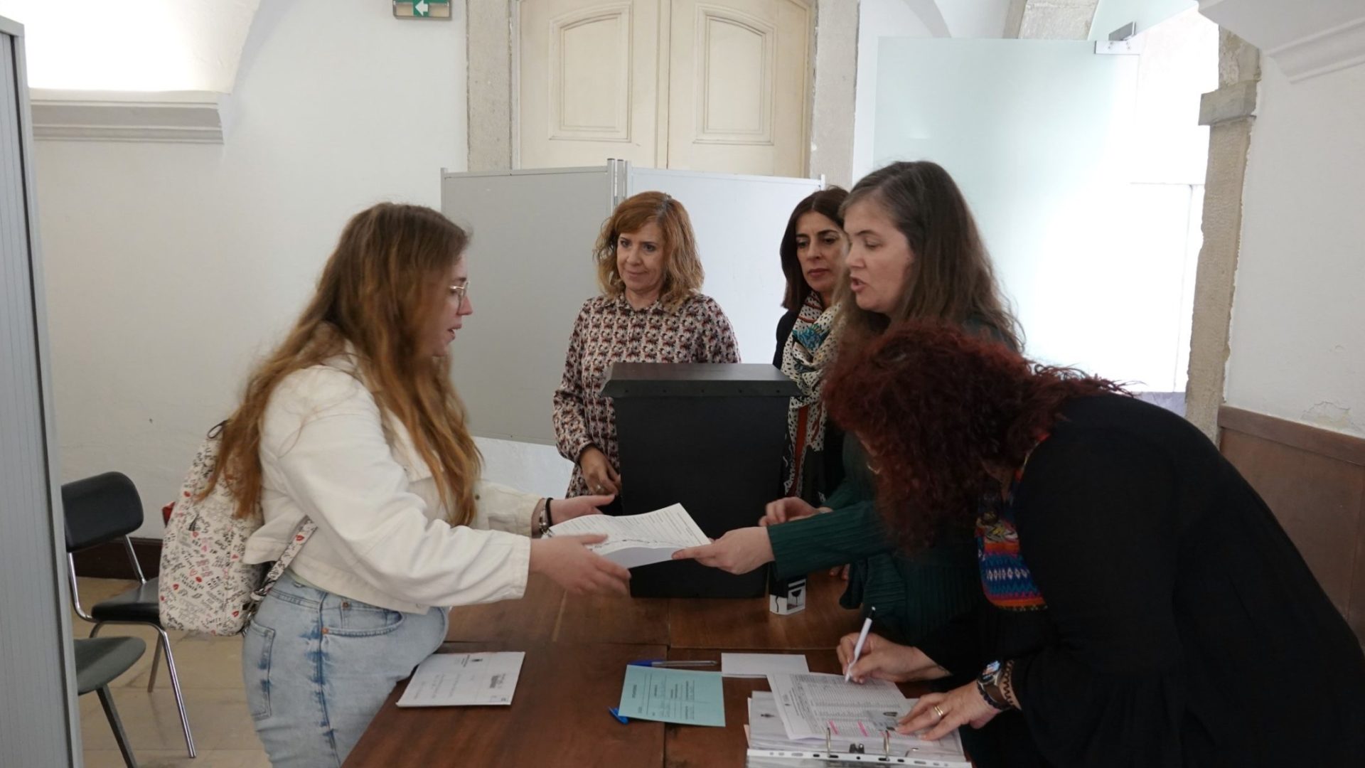 27 estudantes votaram antecipadamente para as Legislativas da Madeira na CM de Coimbra