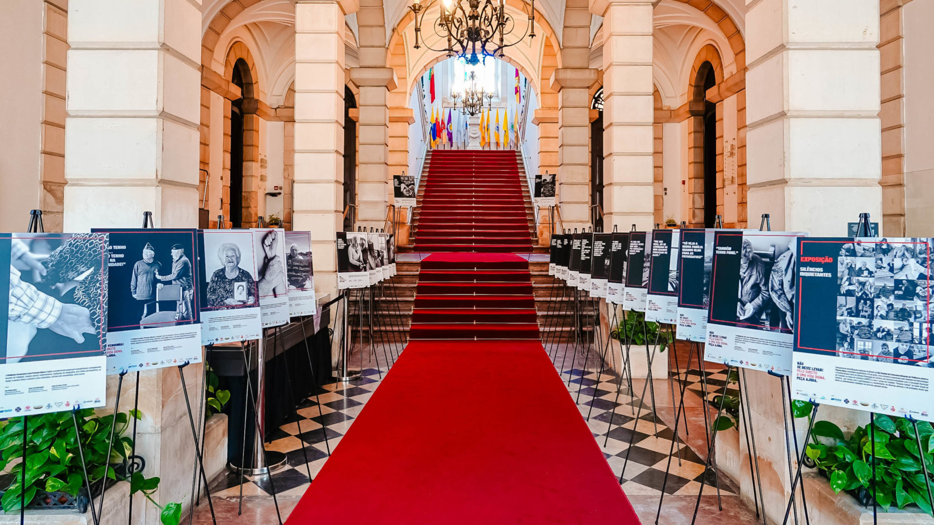 Exposição “Silêncios Inquietantes” assinala o Dia Mundial da Consciencialização da Violência contra a Pessoa Idosa