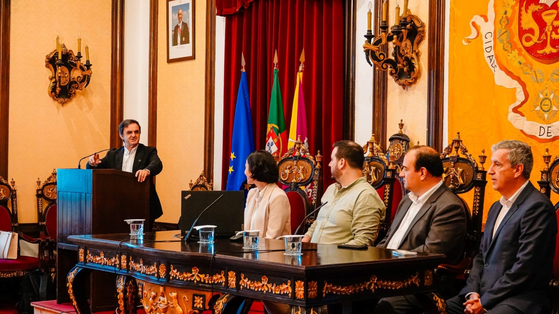 CM de Coimbra testa gestão de fluxo de e-mails com plataforma de inteligência artificial da IBM