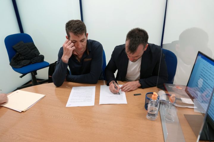 Escritura pública de venda do lote C no Parque Industrial de Taveiro 4 (Personalizar)