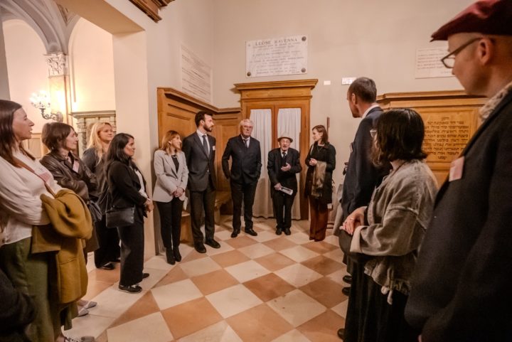 241015 synagogue dinner - by Alice End -3 (Custom)