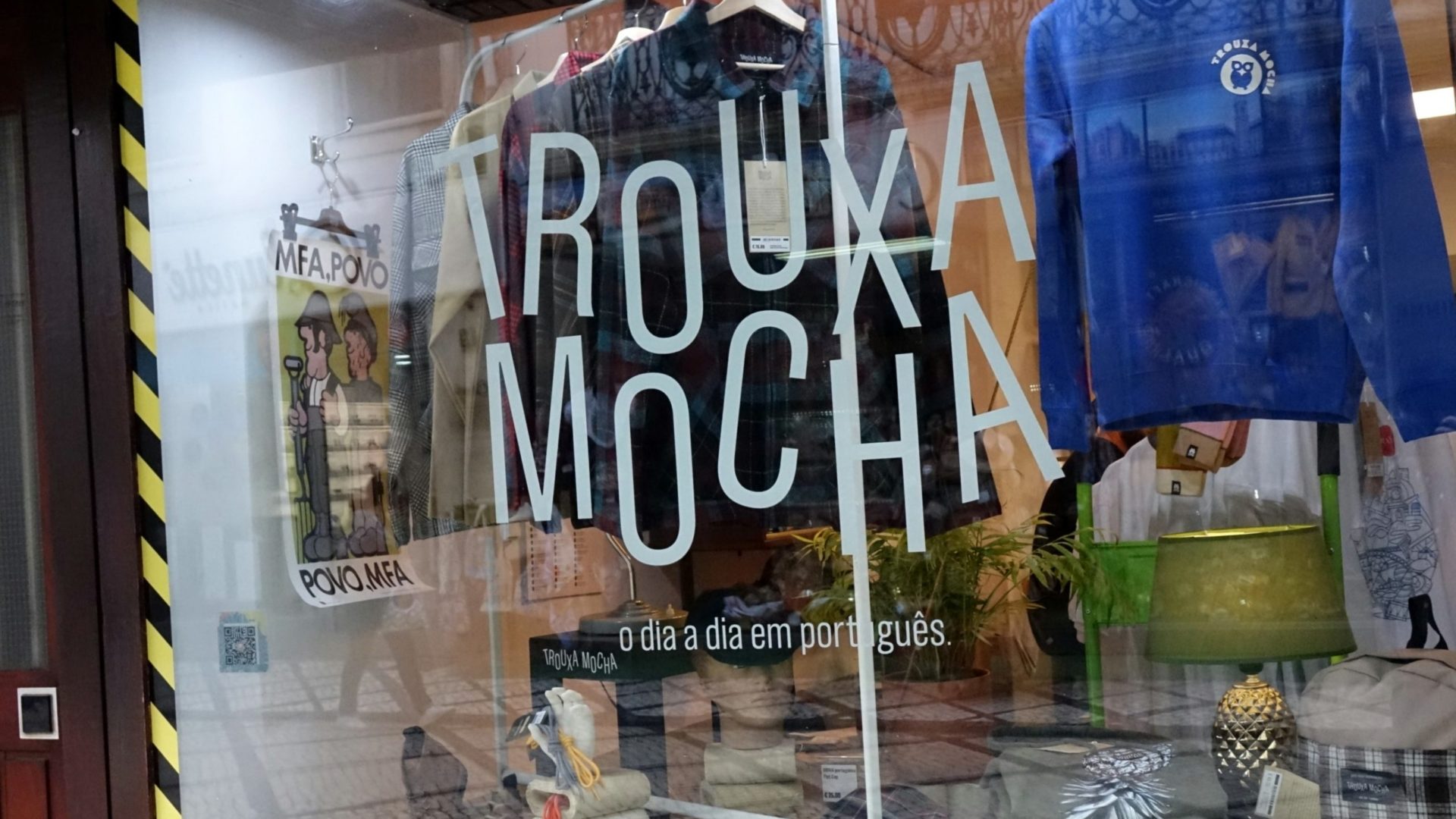 Lojas da Baixa mostram 50 objetos com histórias de vivências do 25 de Abril até ao próximo sábado