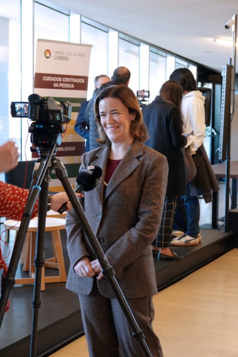 Cerimónia de Entrega de Veículos Elétricos vertical 3 (Personalizar)