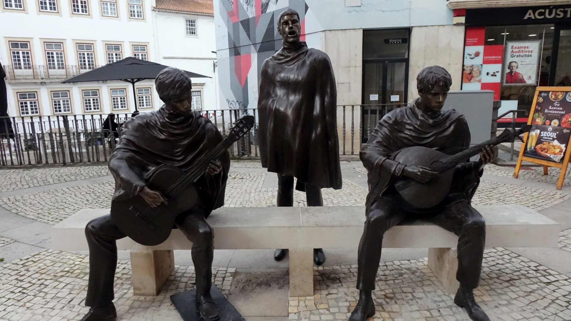 Escultura “Cantares de Coimbra” vandalizada dois meses após inauguração