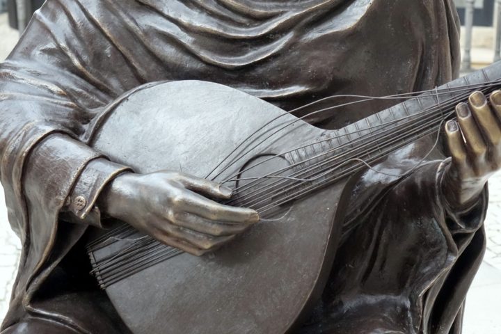 Estátua de Dora Tracana vandalizada (2)