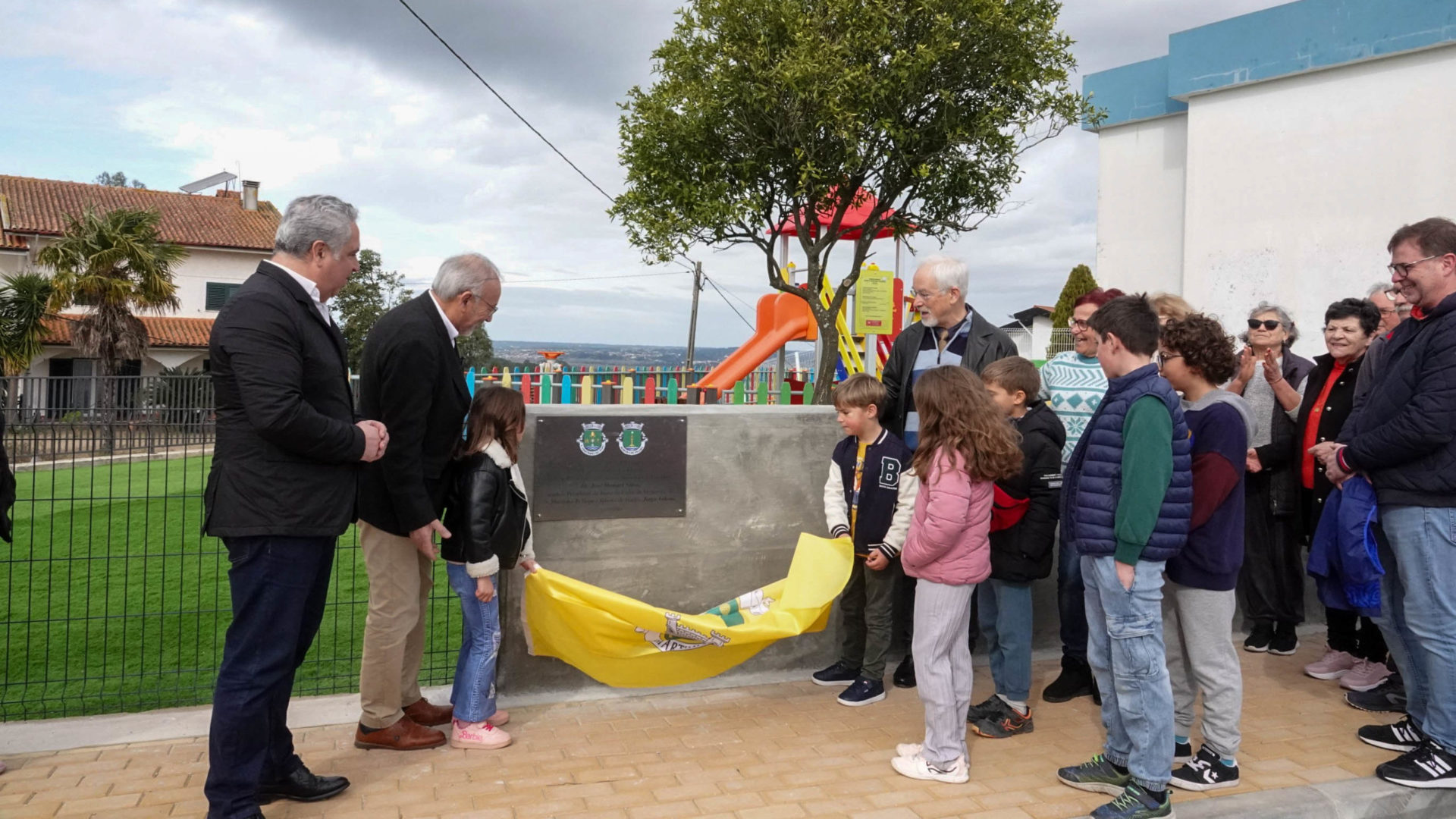Novo parque infantil e geriátrico de Espírito Santo das Touregas já abriu