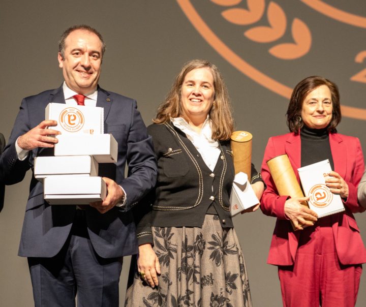 CM de Coimbra distinguida com Bandeira de Mérito Social (2)