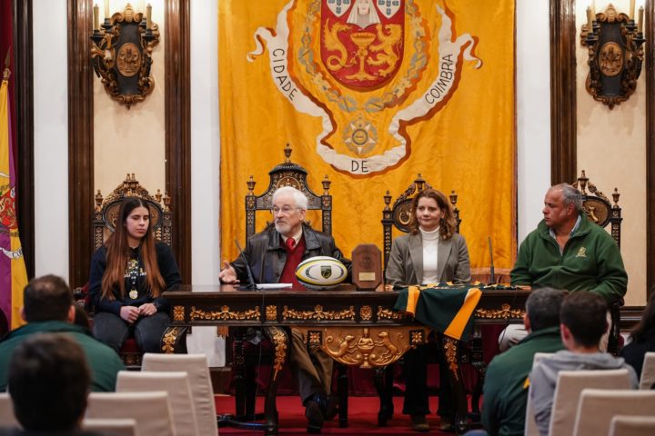 CM de Coimbra homenageia equipa campeã feminina de Rugby da Agrária (2)