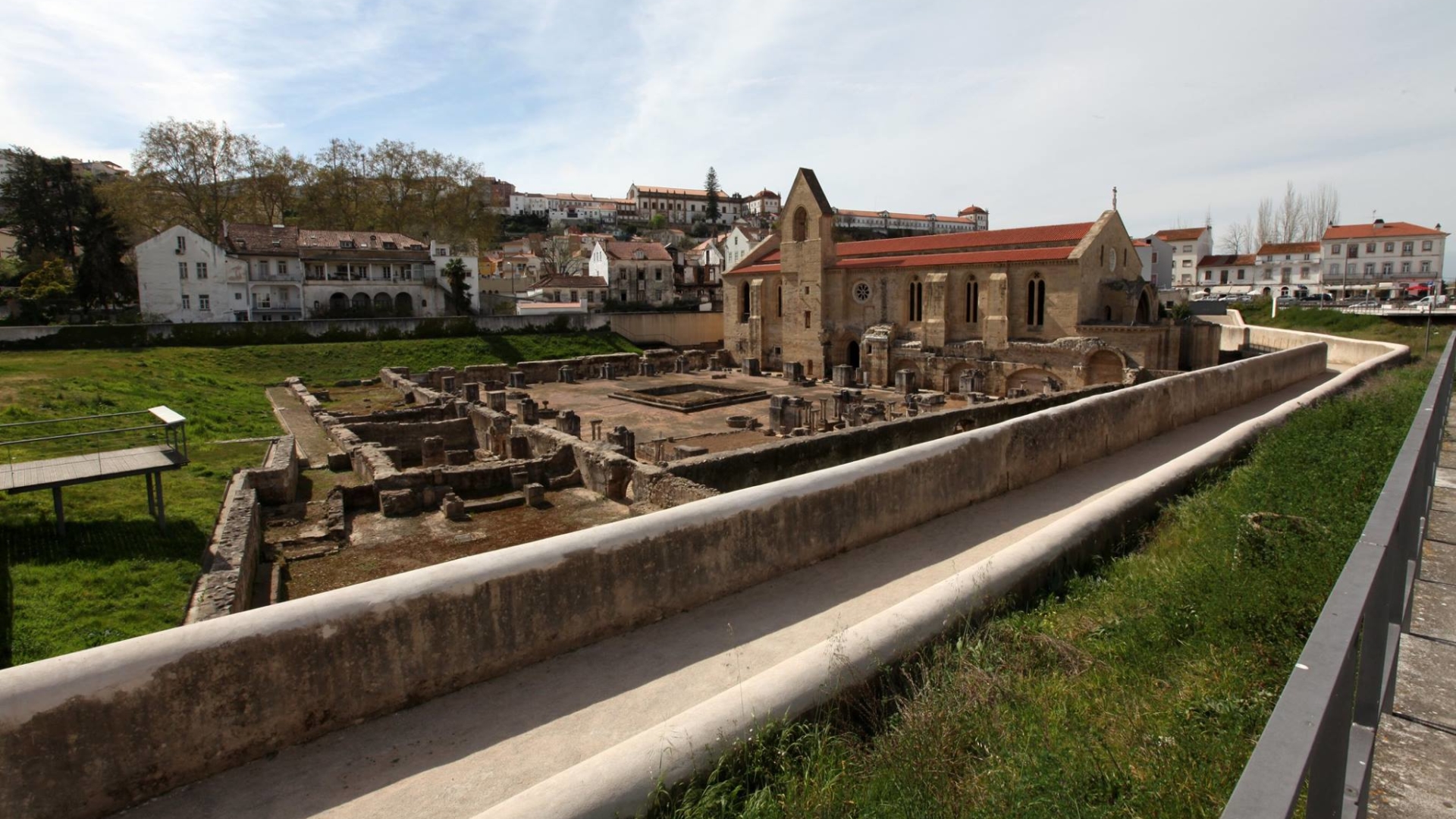 CM de Coimbra lança concurso superior a 1,5 M€ para requalificação do Mosteiro de Santa Clara-a-Velha