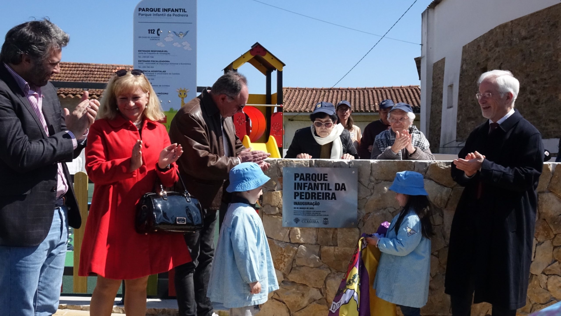 Novo parque infantil de Almalaguês já abriu