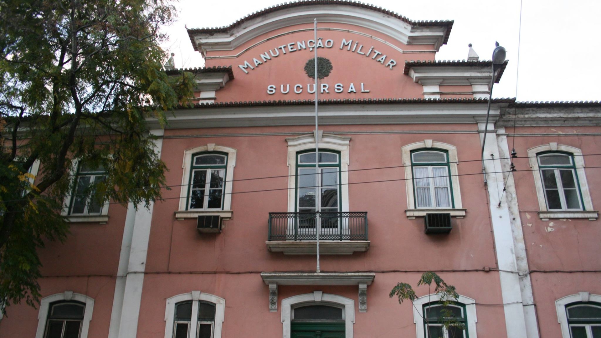 CM de Coimbra cede Manutenção Militar para armazenamento de bens da Escola Eugénio de Castro